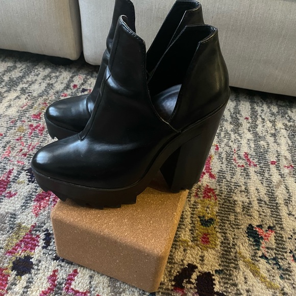 Zara Trafaluc black booties size 38/6.5 - Picture 6 of 6